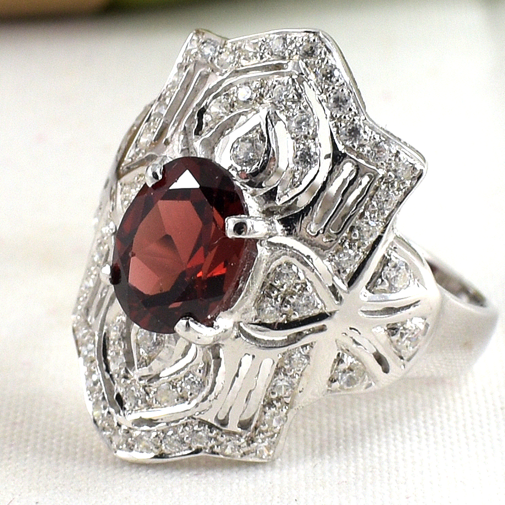 SKJewelryFactory แหวนโกเมนแท้ ล้อมเพชร เนื้อพลอยสะอาด สีพลอยสวยมาก น่ารักมากๆ ER02267-GAN