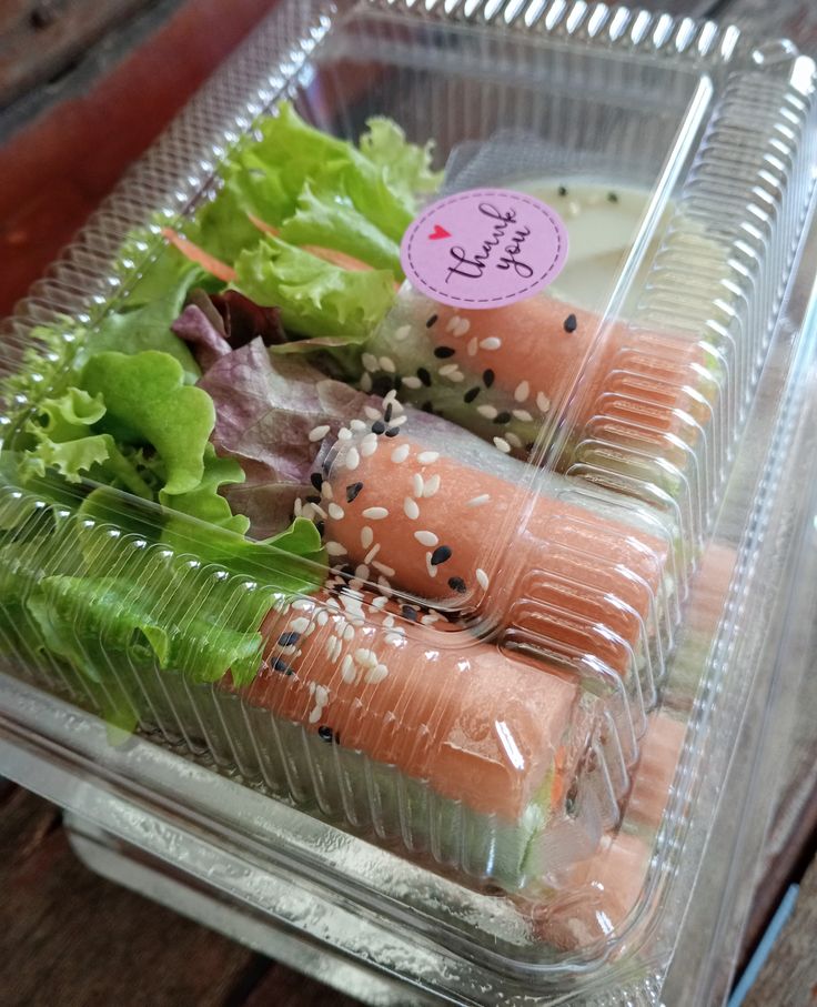 สลัดโรลไส้กรอก Sausage Salad Roll (เฉพาะเดลิเวอรี่เท่านั้น)