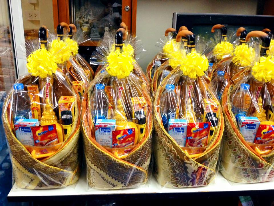 สังฆทานอาสนะ (ร่ม+ผ้าสบง)