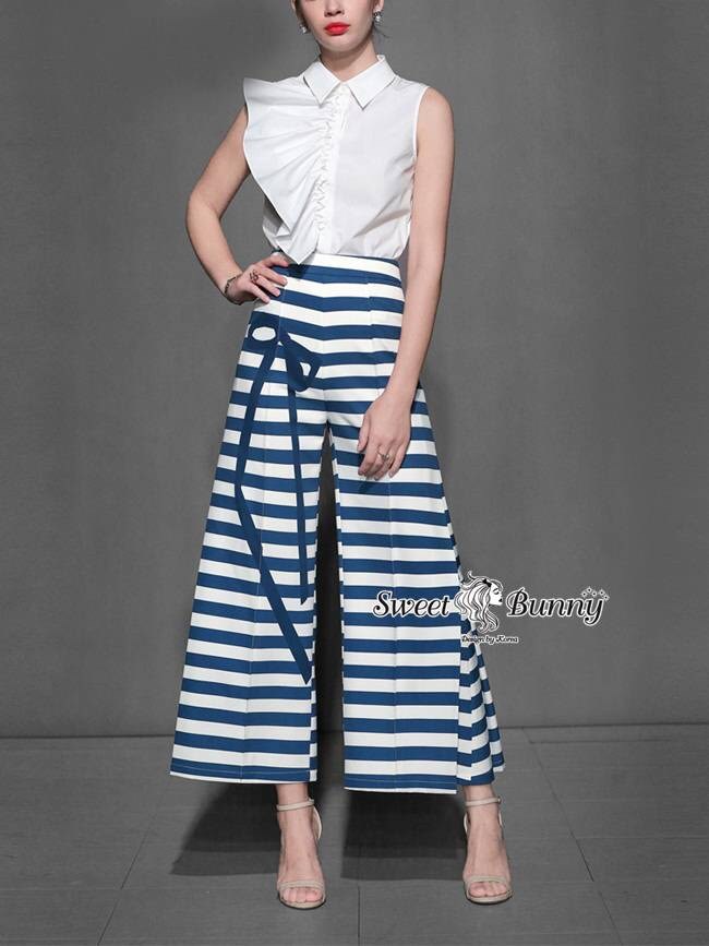 เสื้อผ้าเกาหลี พร้อมส่ง ชุดเซ็ทเสื้อ+กางเกง ลายริ้ว ขาวกรม