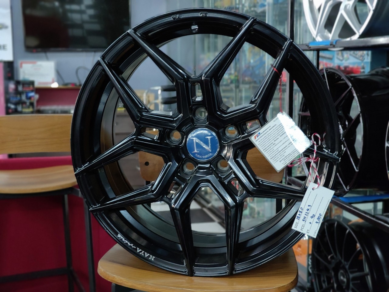 ล้อ NAYA EVEREST-15 ขอบ 18x8.0 5x114.3 ET40 สีดำเงา *ราคาต่อวง