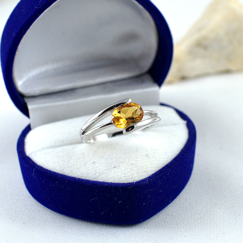 SKJewelryfactory แหวนเงินแท้ 92.5% ฝังพลอยซิทรินแท้ ออกแบบเรียบง่าย แต่ทันสมัย ER01466-CIT