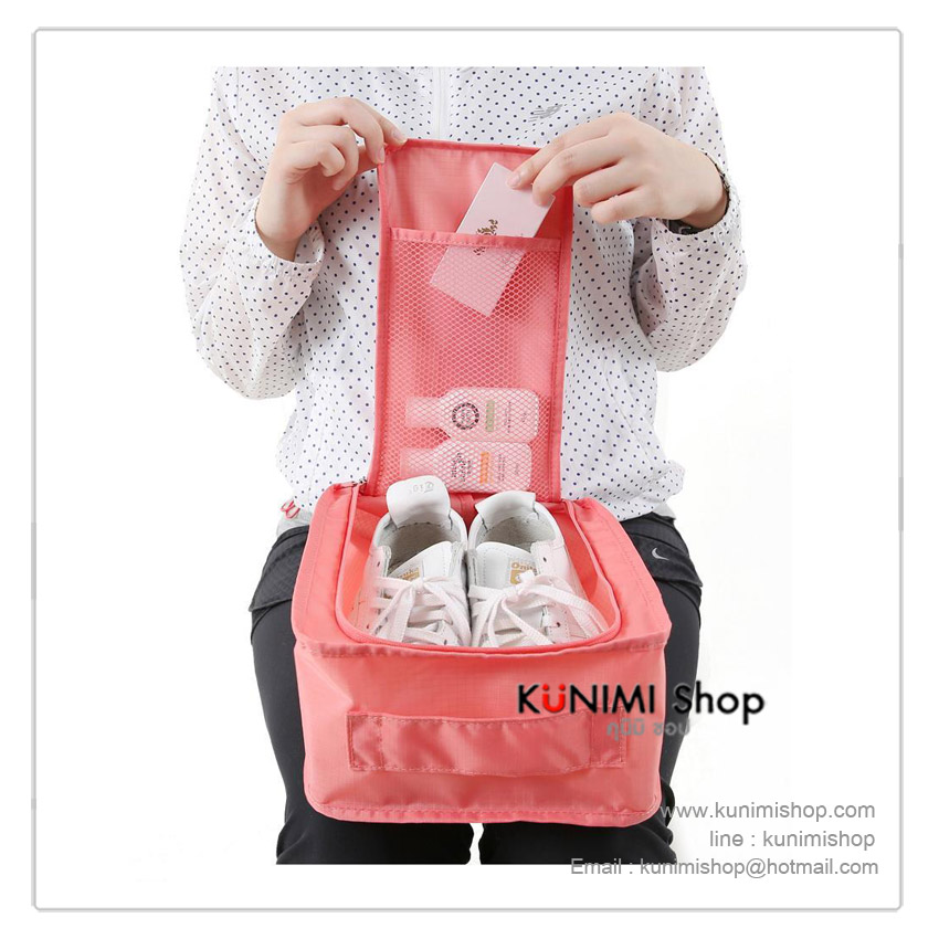  กระเป๋าจัดเก็บสิ่งของ กระเป๋าจัดระเบียบสิ่งของ สาสมารถใส่รองเท้าผ้าใบ รองเท้ากีฬา ออกกำลังกาย รองเท้าแตะ รองเท้าใส่เล่น หรือของใช้ต่างๆ เช่น ผ้าขนหนู ถุงเท้า ผ้าเช็ดตัว กระติกน้ำ เป็นต้น สำหรับพกพาเดินทาง ท่องเที่ยว มีซิปเปิดปิด สะดวกในการจัดเก็บ พร้อมหูหิ้ว * โดยรุ่น Ver. 3 นี้ ตรงช่องใส่รองเท้าจะไม่มีที่กั้นเหมือนกับ รุ่น Ver.2 ครับ * ขนาด กว้าง 21.5 x ยาว 30.5 x หนา 11 cm. 