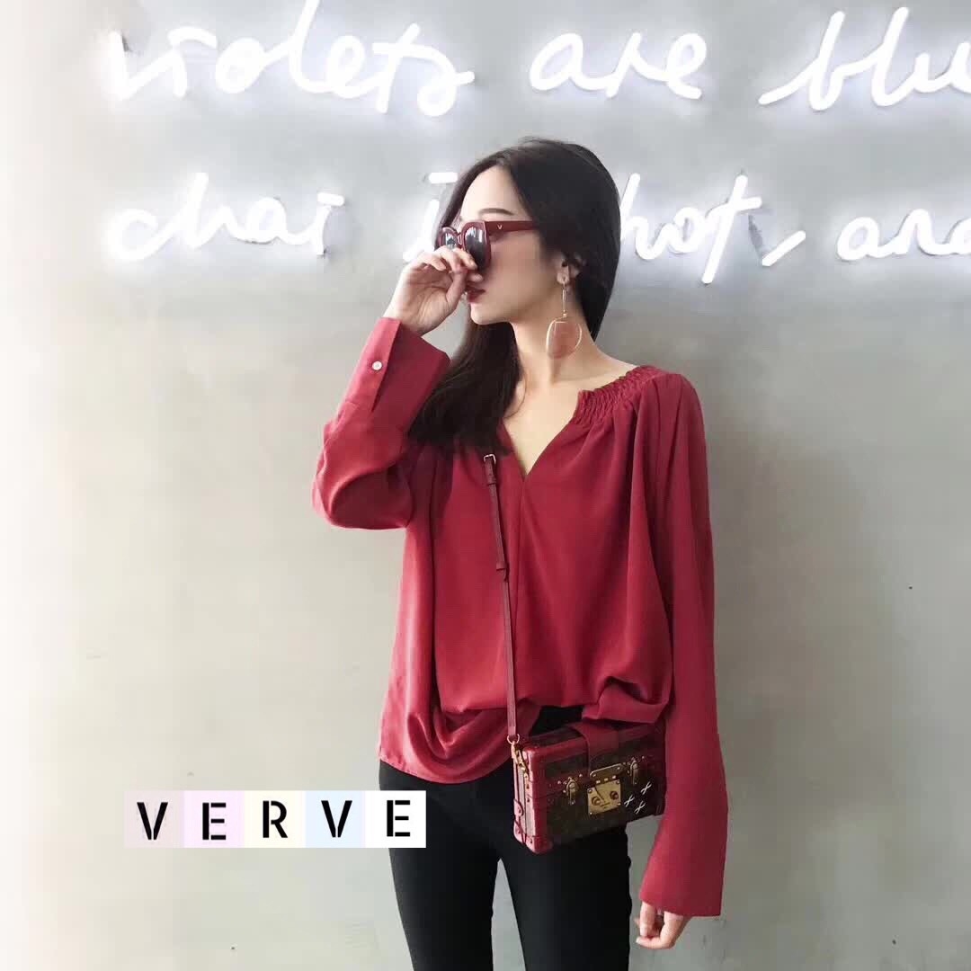 เสื้อเกาหลี พร้อมส่ง เสื้อคอวี สม๊อค ปลายแขนเชิ้ต