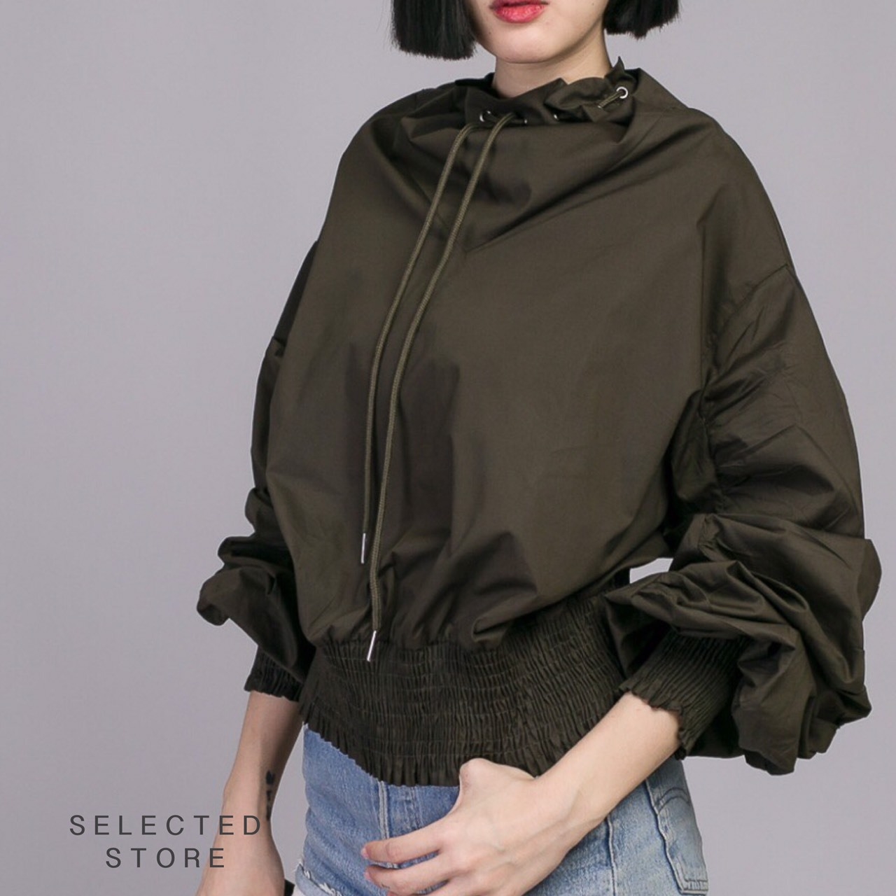 เสื้อเกาหลี พร้อมส่ง เสื้อ จับจีบย่นช่วงแขน จั๊มสม็อกที่เอว