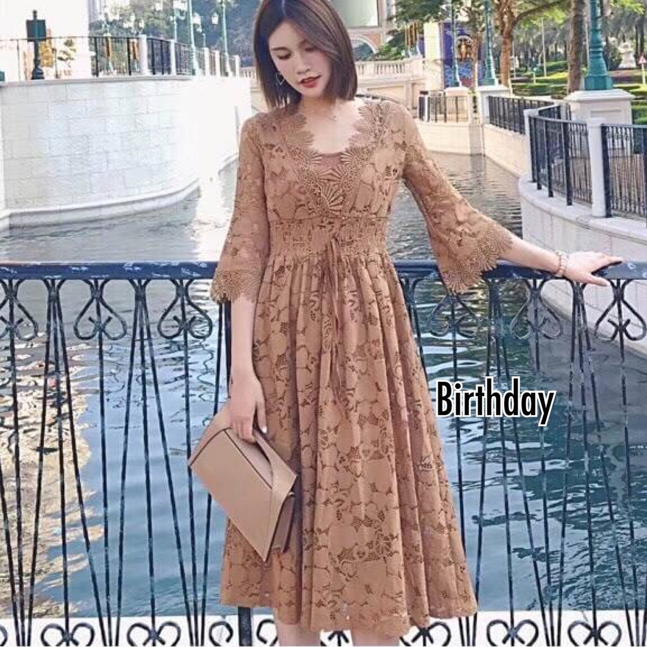 เดรสลูกไม้ พร้อมส่ง เดรสยาว คอวี แขนกระดิ่ง