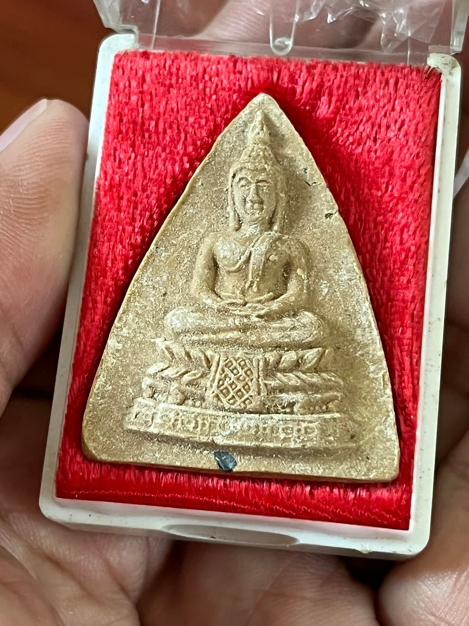พระผงกลีบบัวใหญ่ หลวงปู่โต๊ะ วัดประดู่ฉิมพลี สภาพสวย กล่องเดิม