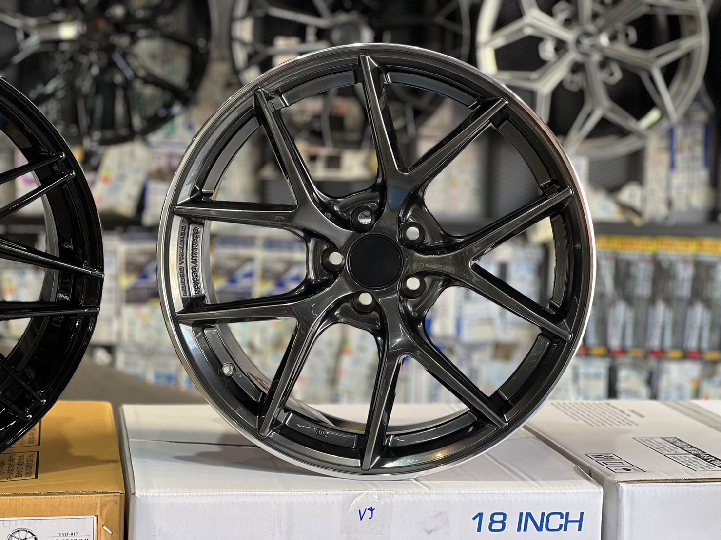 ล้อ BBS CIR งาน AOW ขอบ18x8.5 5x100 ET35 สีHyper *ราคาต่อวง* Flowformed