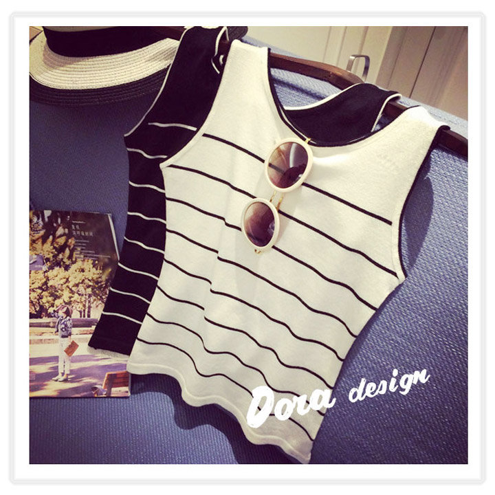  เสื้อแฟชั้น เสื้อยืด ที 2 สี สีขาว สีดำ แขนกุด คอกลม ลายขวาง สวยน่ารัก สินค้าเหมือนแบบ 100 % Free Size : เสื้อยาว 18.5 นิ้ว // รอบอกไม่เกิน 32 นิ้ว ผ้า : ผ้าโพลีเอสเตอร์ ( มีความยืดหยุ่น )
