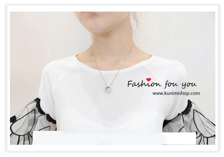  เสื้อคู่กระโปรง ตัวเสื้อสีขาว คอกลม แขนสั้น ช่วงปลายแขนตัดแต่งด้วยผ้าลายผีเสื้อ สวยเก๋ กระโปรงสีชมพูโอรสผ้าพริ้ว มีซับในอย่างดี ขอบเอวตบแต่งด้วยโบว์สีดำ สวยมากคะ งานสวยคุณภาพ Size M : ไหล่กว้าง 37 cm. / แขนเสื้อยาว 25 cm. รอบอกไม่เกิน 90 cm . รอบเอว 61 cm. ความยาวชุด 99 cm. ( รวมเสื้อและกระโปรง ) ผ้า : ผ้าฝ้ายผสม , ผ้าหางกระรอก 
