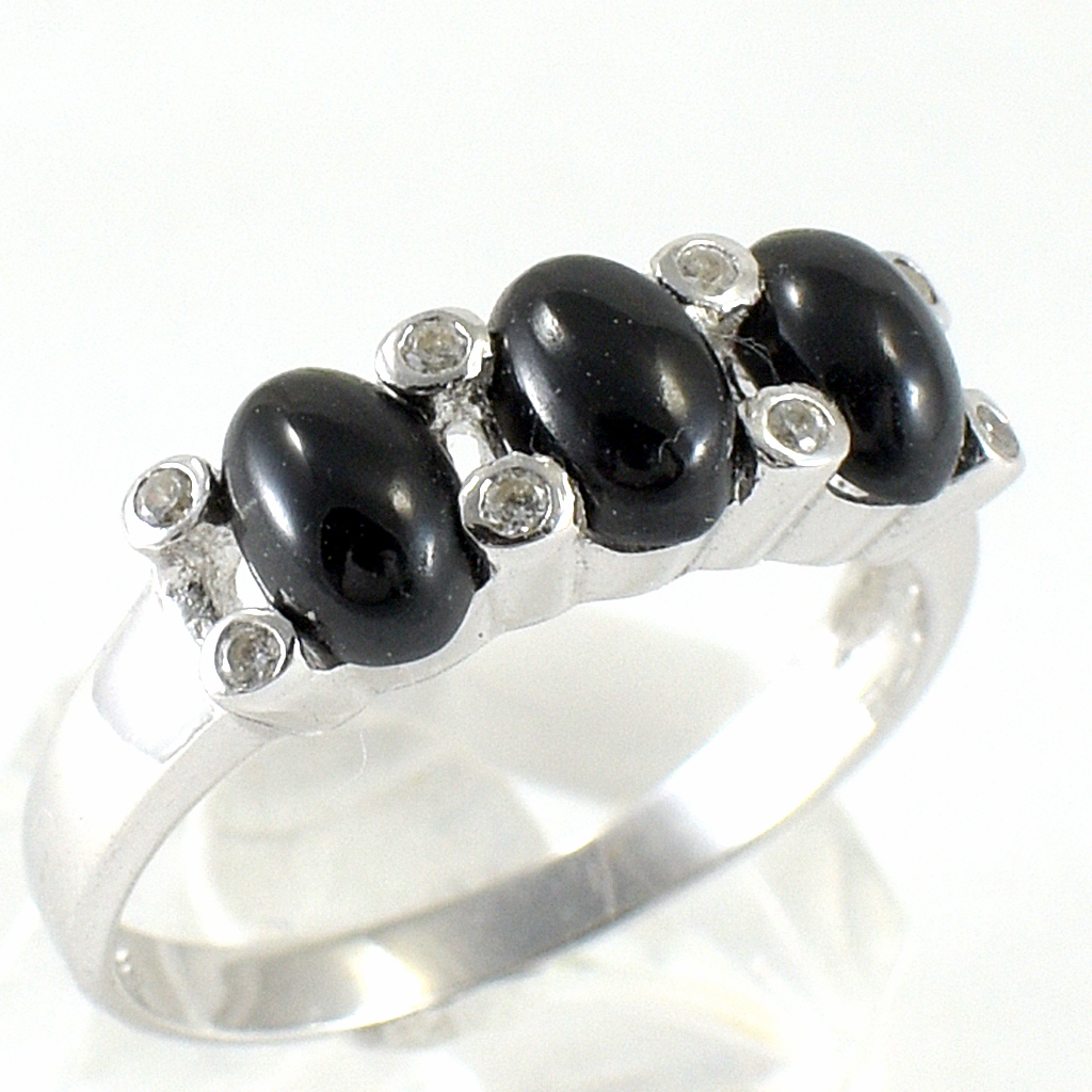 SKJewelryFactory แหวนพลอยนิลแท้ เจียรนัยแบบหลังเบี้ย แหวนพลอยเรียง 3 เม็ด ER00346-ONC