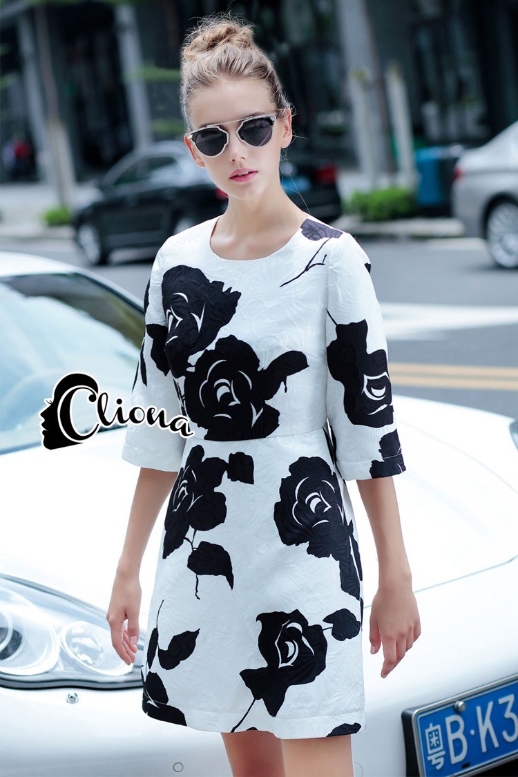 พร้อมส่ง Mini Dress ทรงแขน 5 ส่วน ลายดอกกุหลาบสีดำ