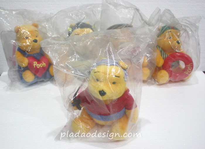 1980 McDonald's แมคโดนัลด์ ของเล่น ของสะสม Winnie the Pooh ในชุดโจรสลัด อยู่ในแพ็คค่ะ MIP