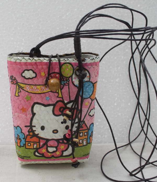 กระเป๋าใส่โทรศัพท์มือถือกระจูด แบบห้อยคอ ลาย Hello Kitty กับบอลลูน สุดน่ารัก