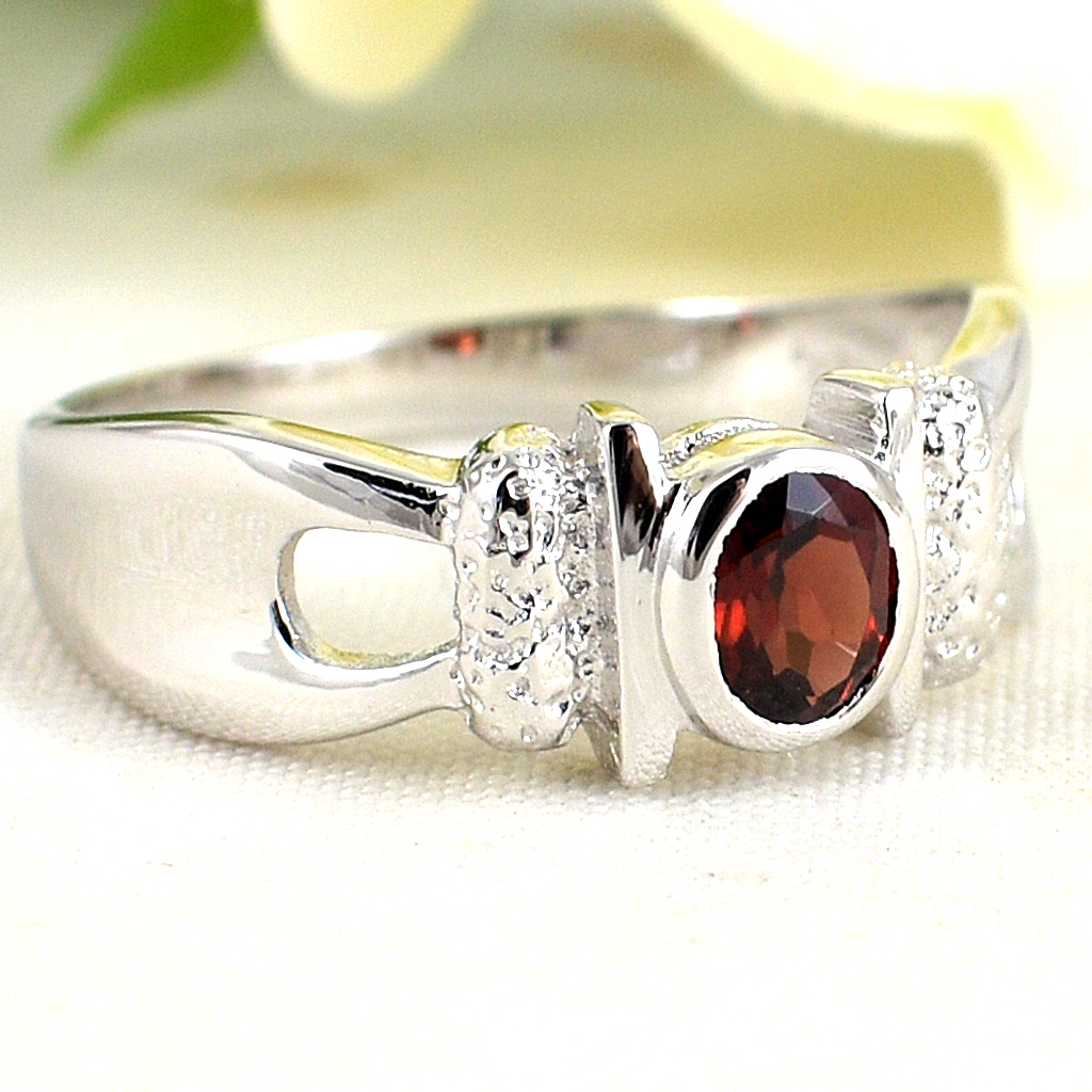 SKJewelryFactory แหวนพลอยเม็ดเดี่ยว โกเมนแท้ ตัวเรือนเงินแท้ ER00850-GAN