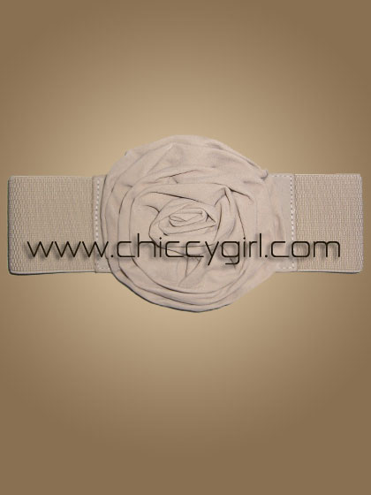 เข็มขัดสีครีม หัวผ้ากำมะหยี่รูปดอกกุหลาบ แบบหรูดูดี เข้ากับชุดสีน้ำตาล ขาว เบจ และ ครีม