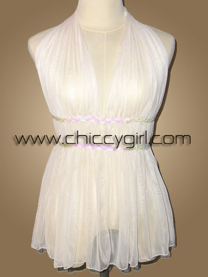 เสื้อคลุมตัวยาวคล้องคอ แต่งใต้อก สีครีม