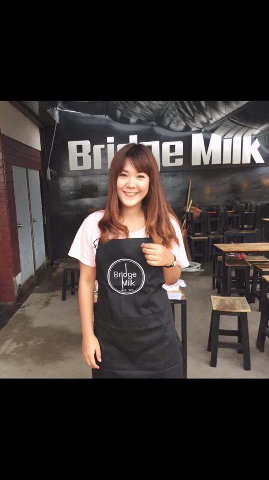 ชุดกันเปื้อนพร้อมปักโลโก้