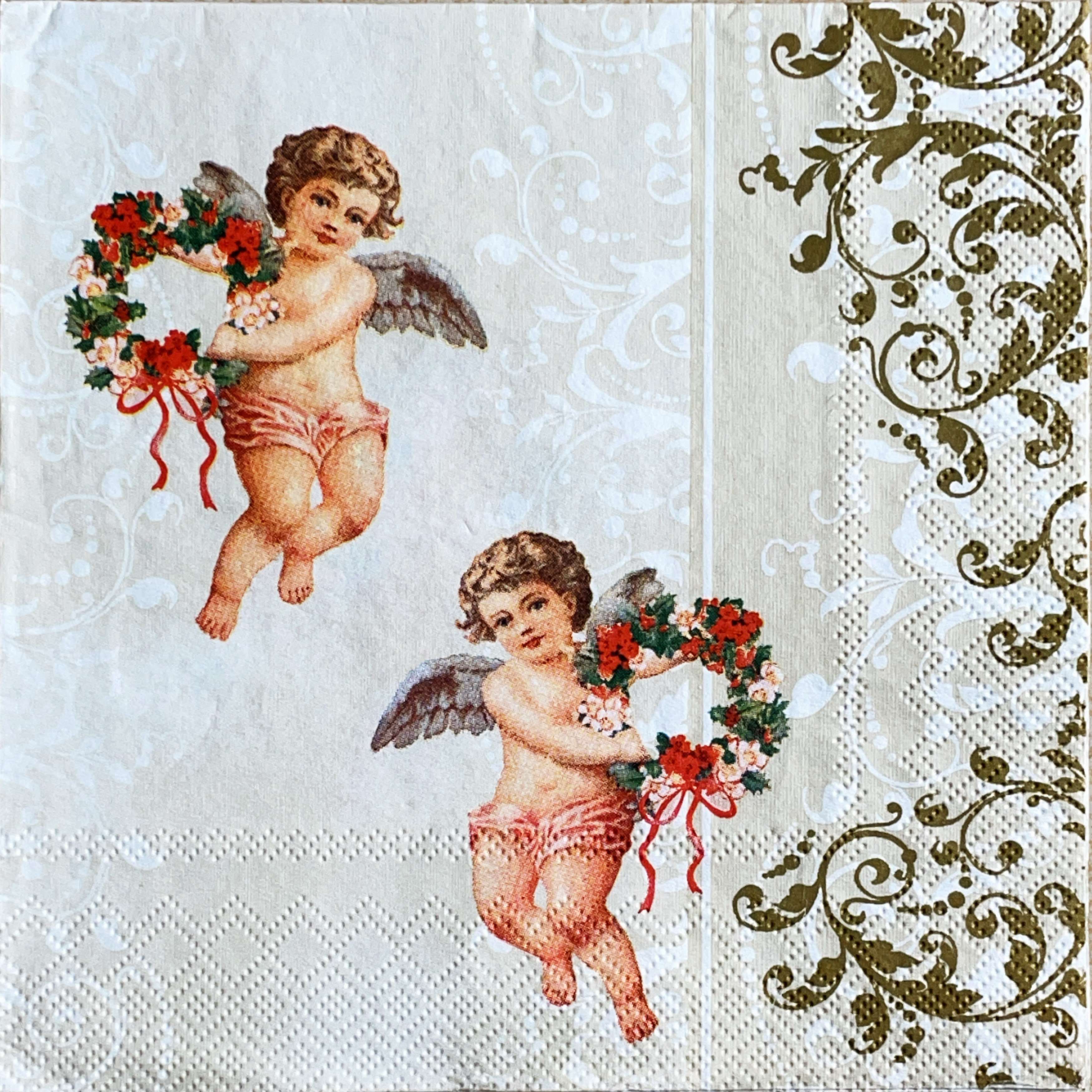 แนวภาพกามเทพ Cupid ถือพวงดอกไม้ บนพื้นสีทอง เป็นภาพแนวยาว กระดาษแนพกิ้นสำหรับทำงาน เดคูพาจ Decoupage Paper Napkins ขนาด 33X33cm