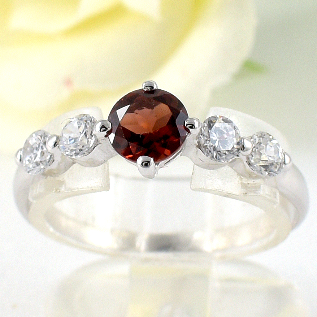SKJewelryFactory แหวนโกเมนแท้ สไตล์แหวนชูยอด โดดเด่นมีเอกลักษณ์ ER00728-GAN