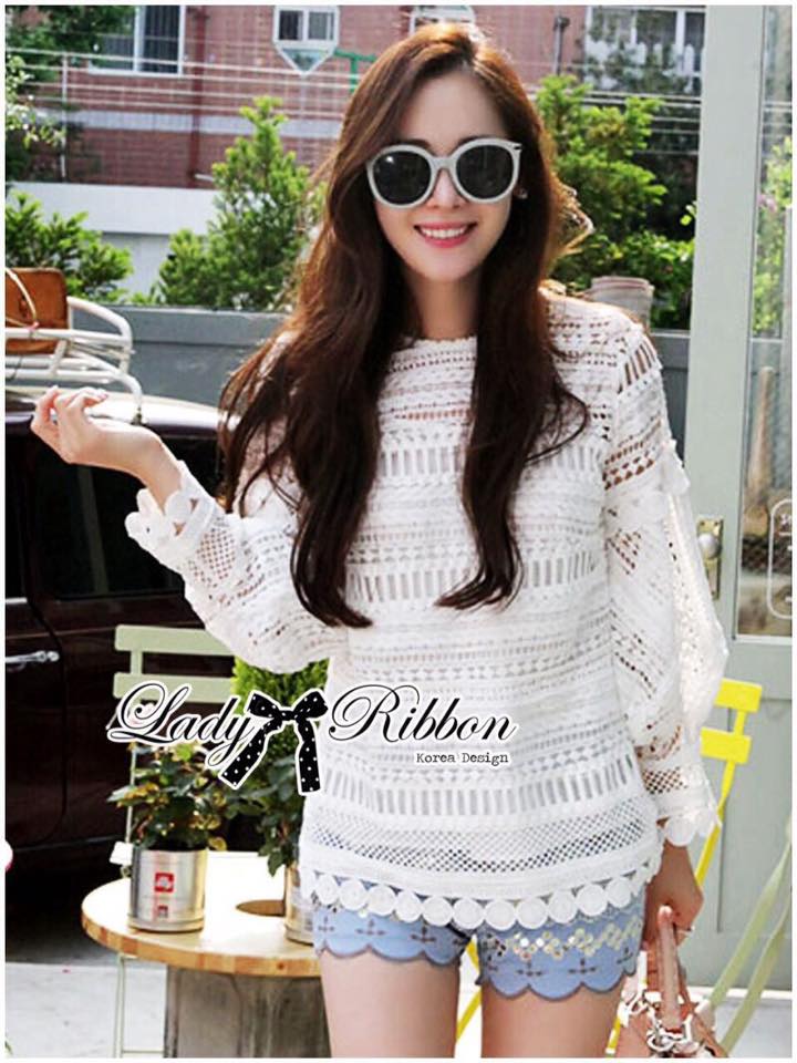 พร้อมส่ง เสื้อผ้าลูกไม้ฉลุลายแขนบาน