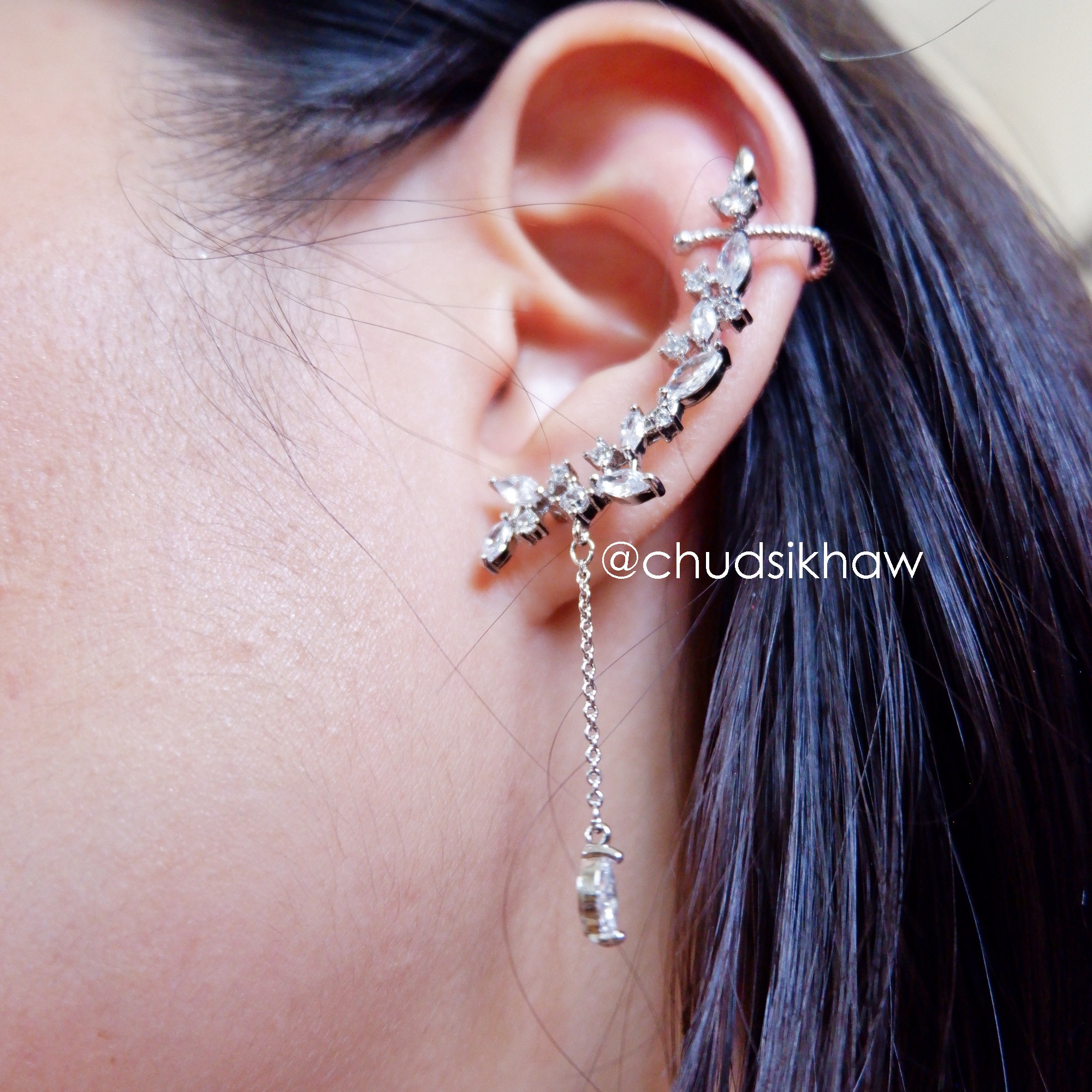 ต่างหูหลายแบบน่ารัก เล่นไฟ มุกแวววาว สวย ราคา 190 - 350 บาท
