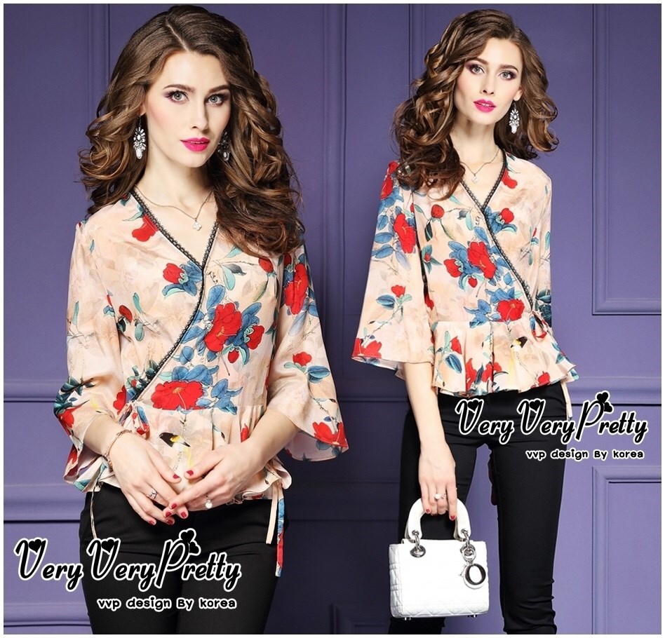 เสื้อเกาหลี พร้อมส่ง เสื้อครอป ปลายระบายทรงแขนบาน
