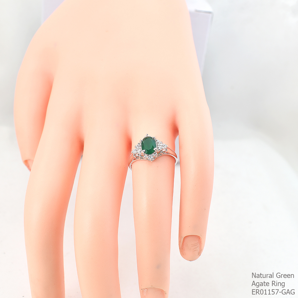 SKJewelryfactory แหวนพลอยกรีนอะเกทแท้ สีเขียวมรกตล้อมเพชร ER01157-GAG