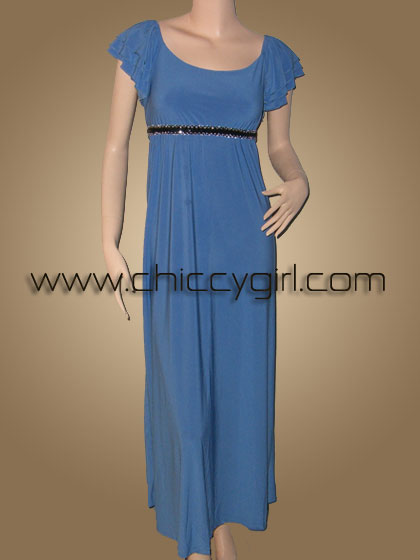 ชุดราตรียาวแขนสั้นแต่งระบาย 3 ชั้น สีฟ้าอมเทา แต่งใต้อกด้วยแถบเลื่อมยืด เรียบง่ายแต่ดูดี