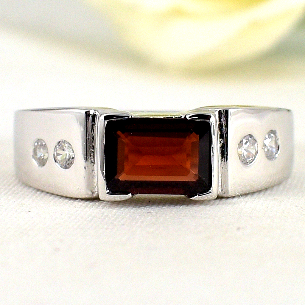 SKJewelryFactory แหวนชายสไตล์ลำลอง แหวนเงินแท้ 92.5% ฝังพลอยโกเมนแท้ ER02351-GAN