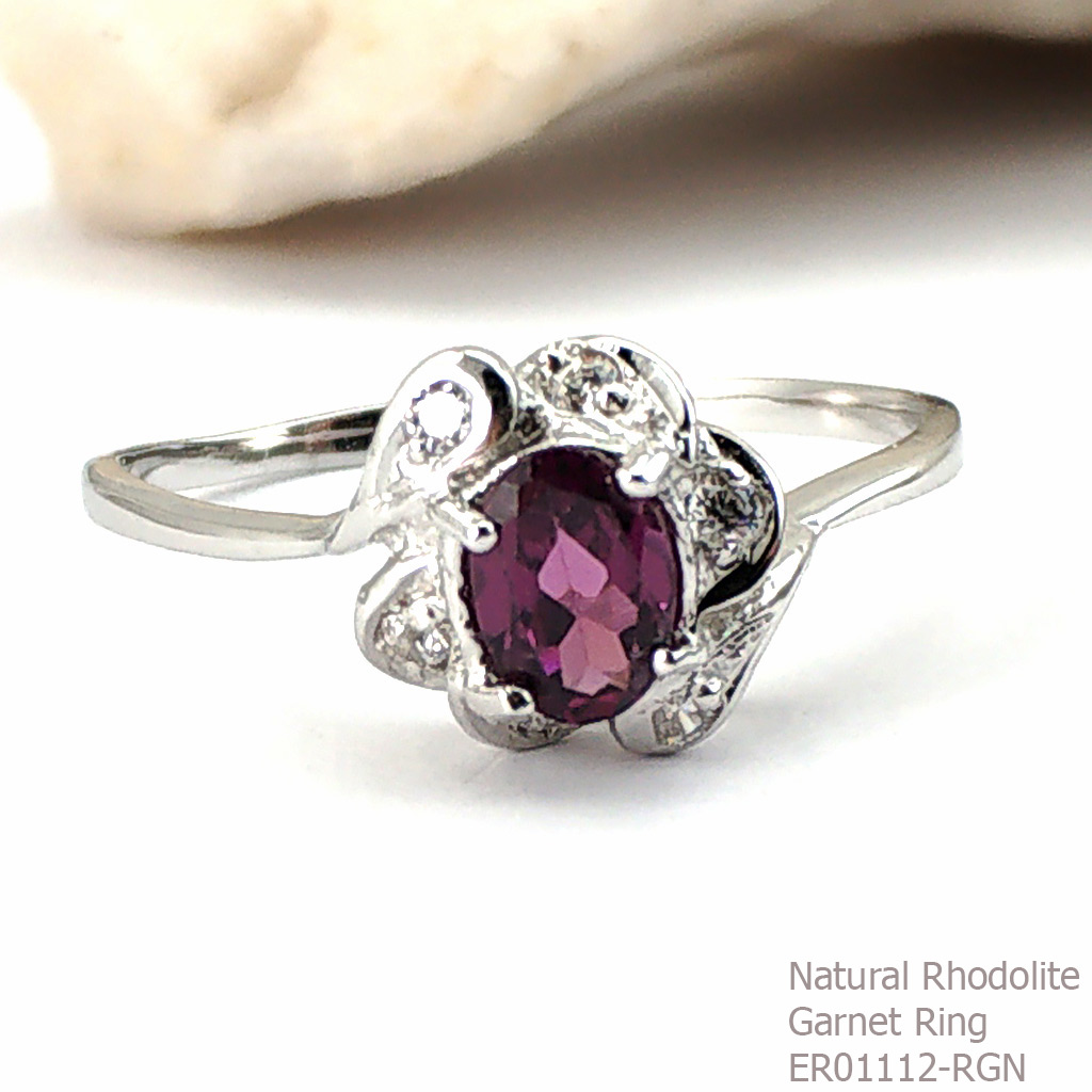 SKJewelryFactory แหวนเงินแท้ 92.5% ฝังพลอยโรโดไลท์การ์เน็ตแท้(สีแดงอมม่วง) ER01112-RGN