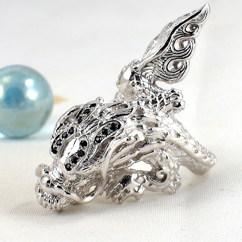 SKJewelryFactory แหวนมังกร นำโชค หัวมังกรประดับด้วยพลอยไพลินแท้ เสริมความรุ่งโรจน์ให้แก่ผู้สวมใส่ MR00388-BSA