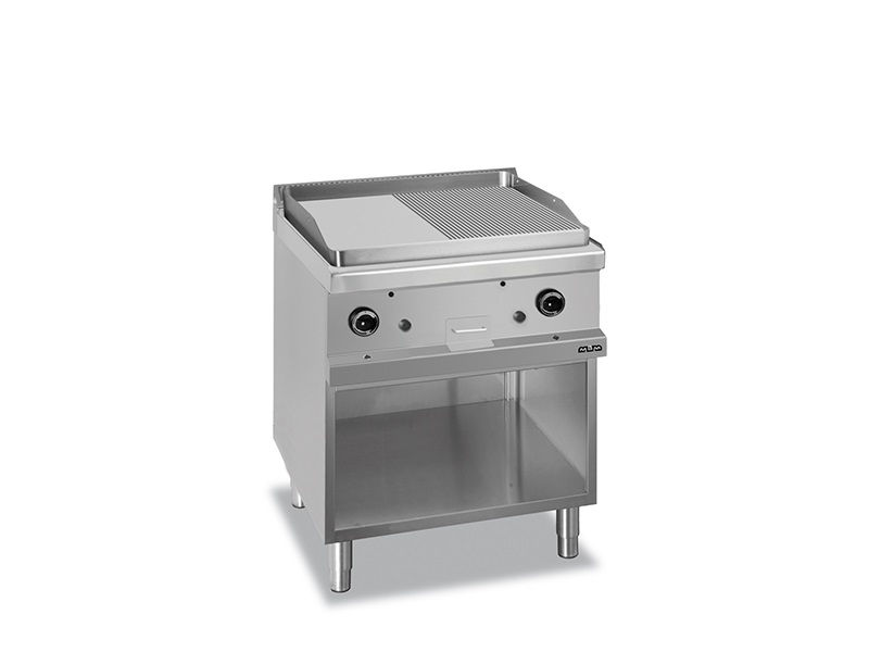 เตา GAS FRY TOP ON CUPBOARD 1/2 FLAT AND 1/2 LINED PLATE MBM