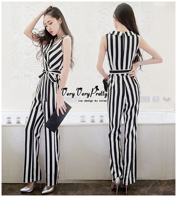 พร้อมส่ง จั้มสูทขายาวลายริ้วขาวดำ ทรงสวยแขนกุด