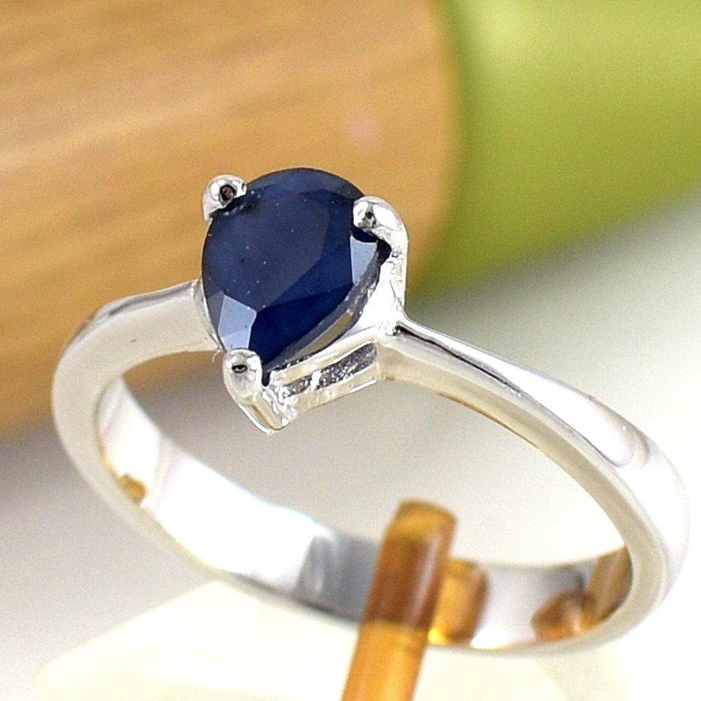 SKJewelryfactory แหวนหยดน้ำ พลอยไพลินแท้ สไตล์แหวนเม็ดเดี่ยว ER02440-BSA