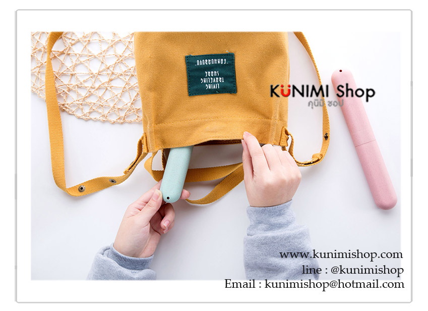 กล่องที่เก็บแปรงสีฟัน หรือ ใส่เครื่องเขียน สำหรับพกพาเดินทางท่องเที่ยว พกพาไปในที่ต่างๆ กันฝุ่น กันแมลง และสิ่งสกปรกต่างๆ ครับ ขนาด : 20.5 x 3 cm.