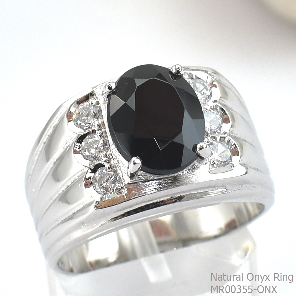 SKJewelryFactory แหวนชายพลอยสีดำ สีแห่งดุดัน น่าค้นหา แหวนนิลแท้ MR00355-ONX