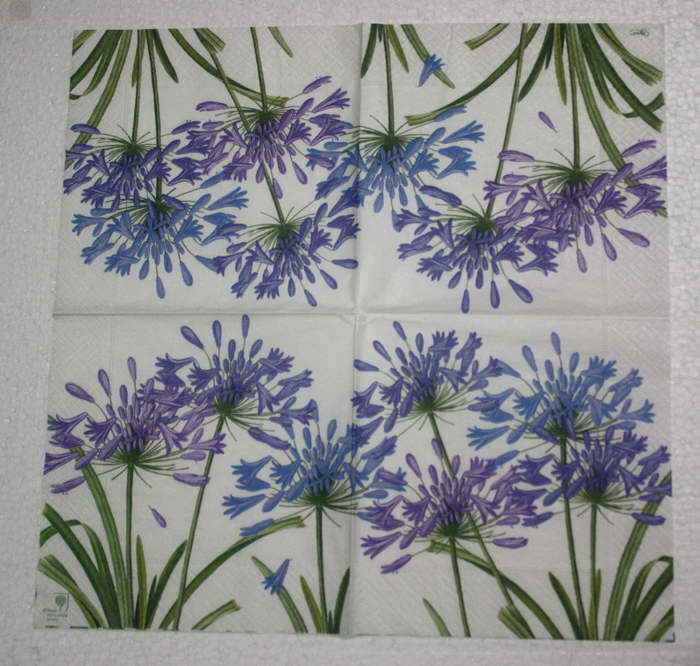 แนวภาพดอกไม้ ดอกอกาแพนทัส ม่วง Agapanthus เป็นภาพครึ่งแผ่น กระดาษแนพกิ้นสำหรับทำงาน เดคูพาจ Decoupage Paper Napkins ขนาด 33X33cm