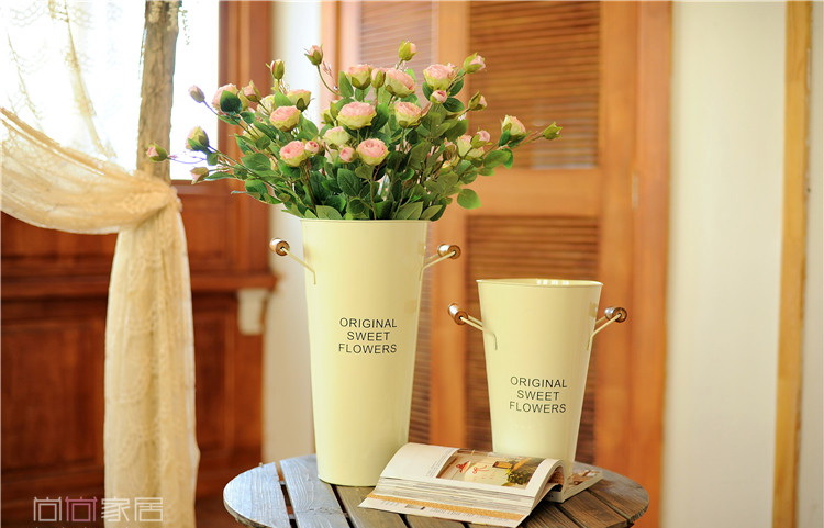 พร้อมส่ง ถังใส่ดอกไม้ เหล็กเคลือบสี ทรงสูง มีหู ลาย Original Sweet Flowers สีครีม sz L
