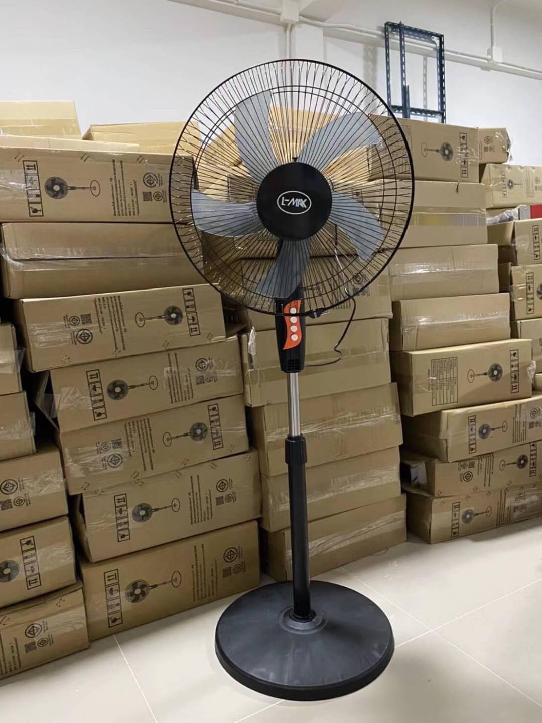 พัดลมตั้งพื้นปรับระดับได้ L-MAX FS40 พัดลมฐานกลม 16 นิ้ว 5 ใบพัด ปรับได้ 3 ระดับ ลมเย็น เสียงเงียบ