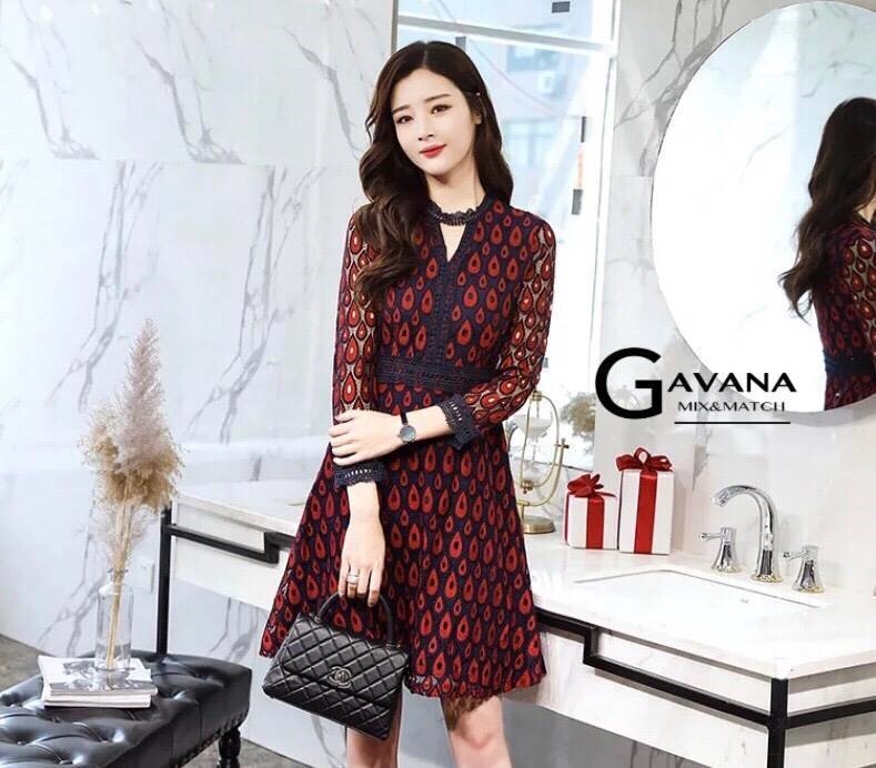 ชุดเดรสเกาหลี พร้อมส่ง มินิเดรส แขนยาว ผ้าลูกไม้ ฉลุลาย ขนนกยูง