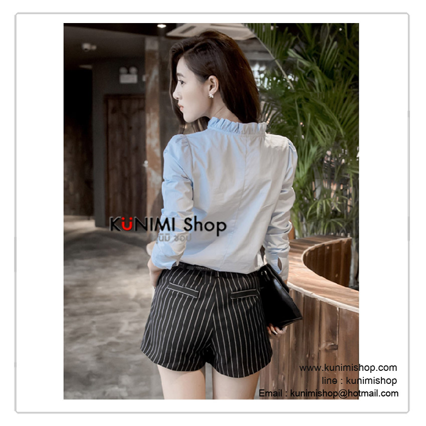  เสื้อเชิ้ต คอเต๋าระบาย แขนยาว กระดุมผ่าหน้า ใส่ได้หลายโอกาสคะ Size : M ( รอบอกไม่เกิน 35 นิ้วคะ) เนื้อผ้า : ผ้าฝ้ายคุณภาพสูง มี 4 สี : สีขาว , สีดำ , สีฟ้า , สีชมพู