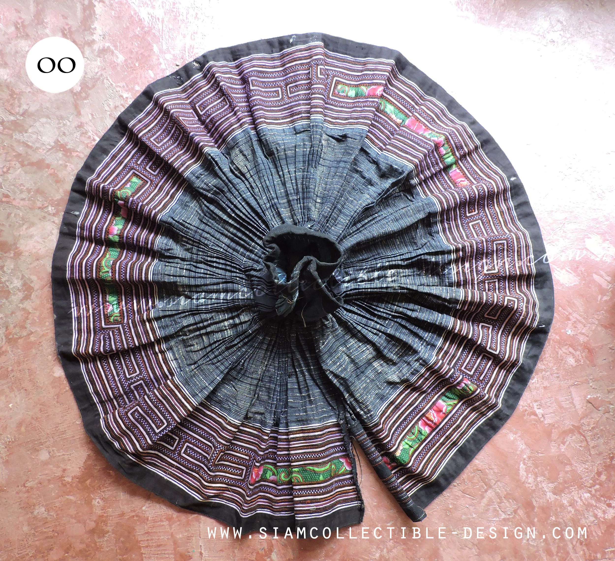 กระโปรงผ้าฝ้ายเขียนเทียน Code OO / Recycled Hmong Skirts Cotton Fabric Code OO