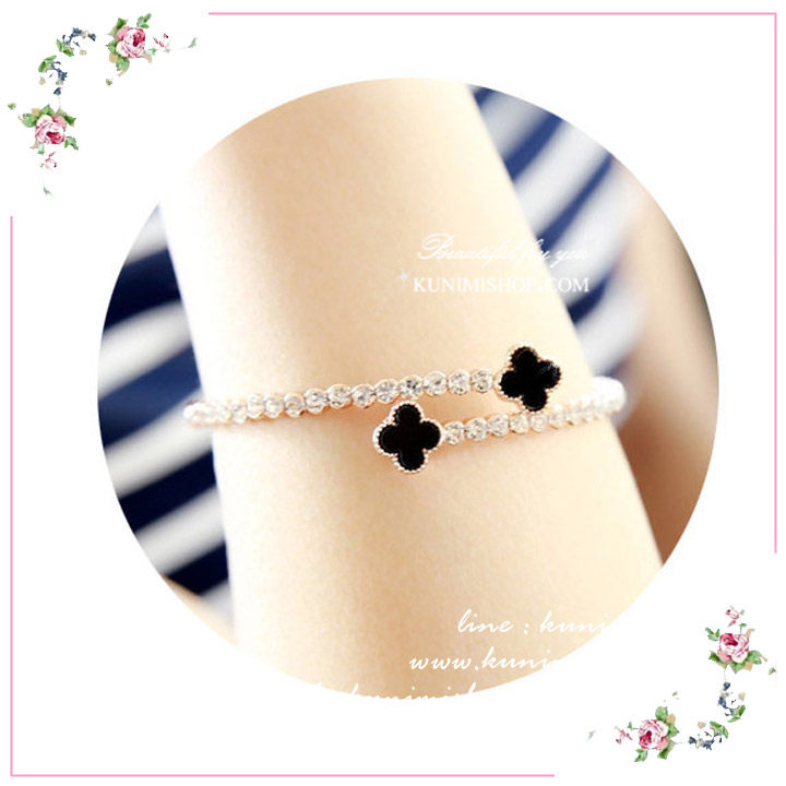 WT065 กำไลข้อมือ ประดับด้วยเพชร ช่วงปลายประดับด้วยดอกไม้สีดำ แบบเกี่ยว สวยหวาน