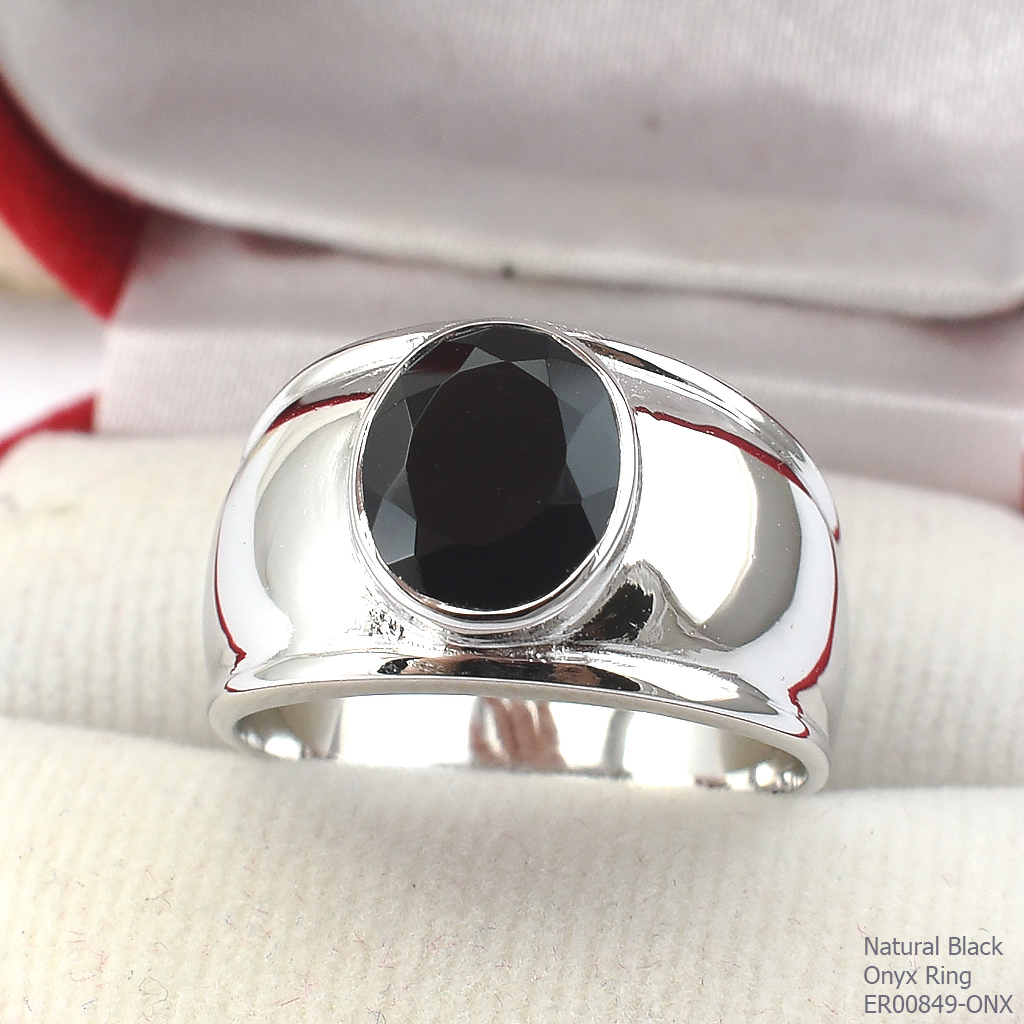 SKJewelryFactory แหวนชายสไตล์แหวนปลอกมีด เรือนเงินแท้ พลอยนิลแท้ สีดำดูดุดัน ER00849-ONX