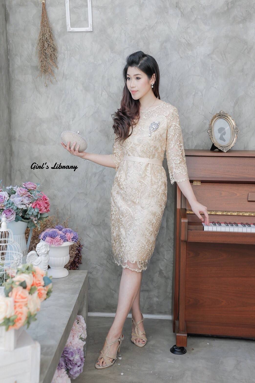 เดรสเกาหลี พร้อมส่ง Dress ลูกไม้เอวระบาย
