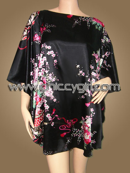 เสื้อแขนค้างคาวไปงาน ลายช่อดอกไม้ บนพื้นดำ สามารถพรางรูปร่างได้ดี ผ้าเงามันเนื้อดีใส่สบายมากๆ แบบเรียบหรู
