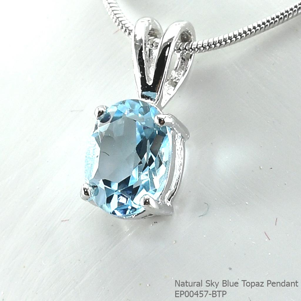 SKJewelryFactory EP00457-BTP จี้เงินแท้92.5% จี้พลอยบลูโทปาซแท้ สีฟ้าใส่กับเสื้อผ้าโทนอ่อนๆ ดูน่ารักเบาๆ