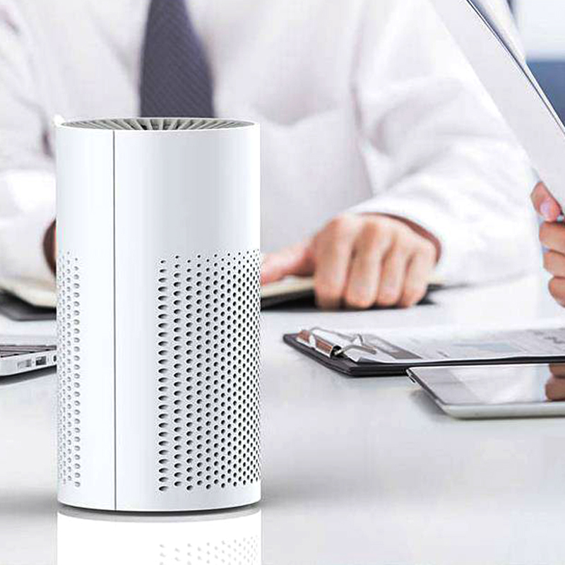 เครื่องฟอกอากาศ แบบพกพา Mini Air Purifier สามารถเชื่อมต่อกับโทรศัพท์มือถือ ที่พลังงานมือถือ 10,000mAh สามารถทำงานได้ 10 ชั่วโมง และสามารถเสียบกับช่องในรถยนต์ได้