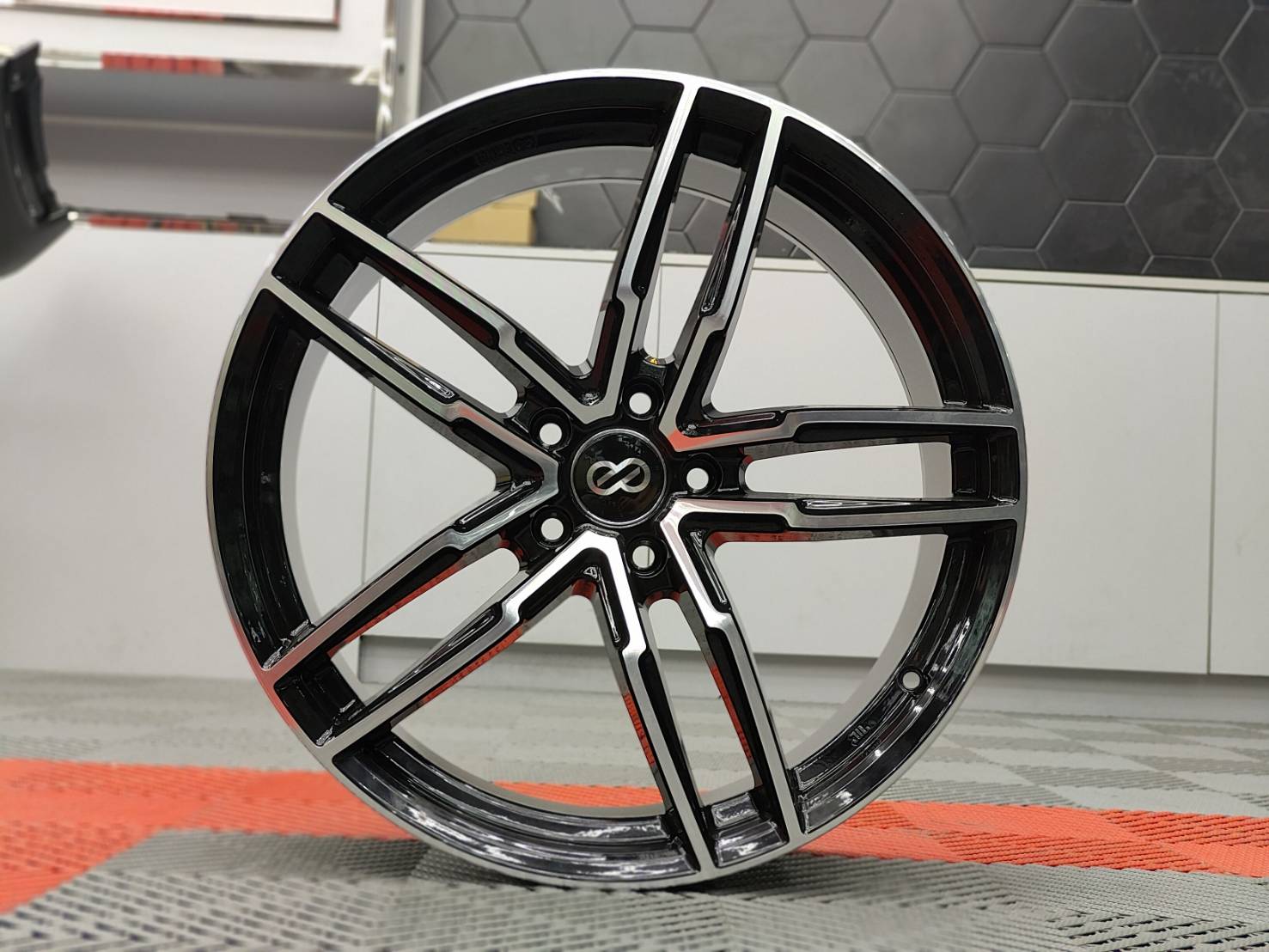 ล้อ ENKEI SS05 ขอบ20x8.5 5x114.3 ET38 สี ดำเงาหน้าเงิน *ราคาต่อวง